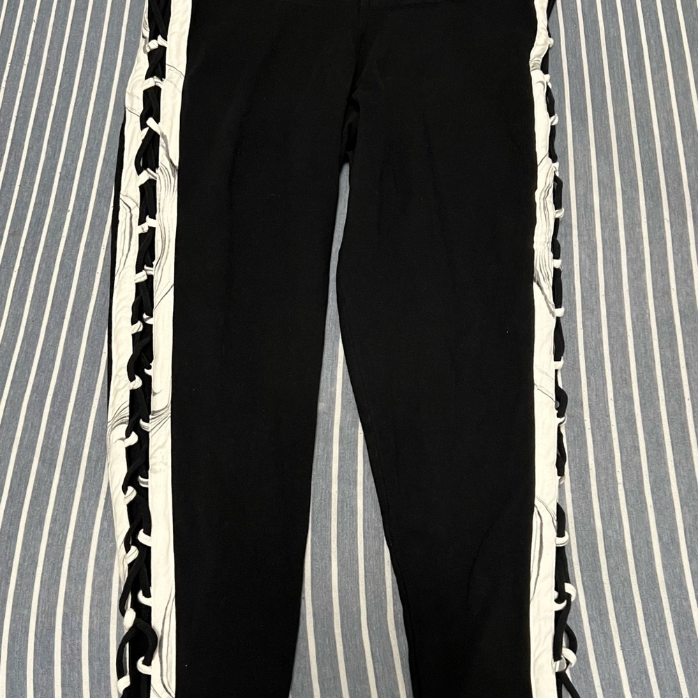 PINK Victoria's Secret Black and White Leggings